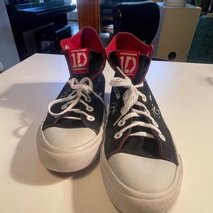 One Direction HighTop Sneakers Women Size (7) USED CONDITION
